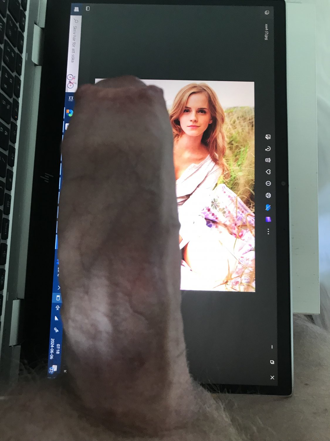 yAjYxz13 Cumwhore Emma Watson 05.jpg